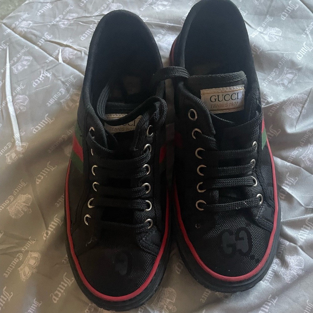 Gucci shoes size 6 1/2 red green and black